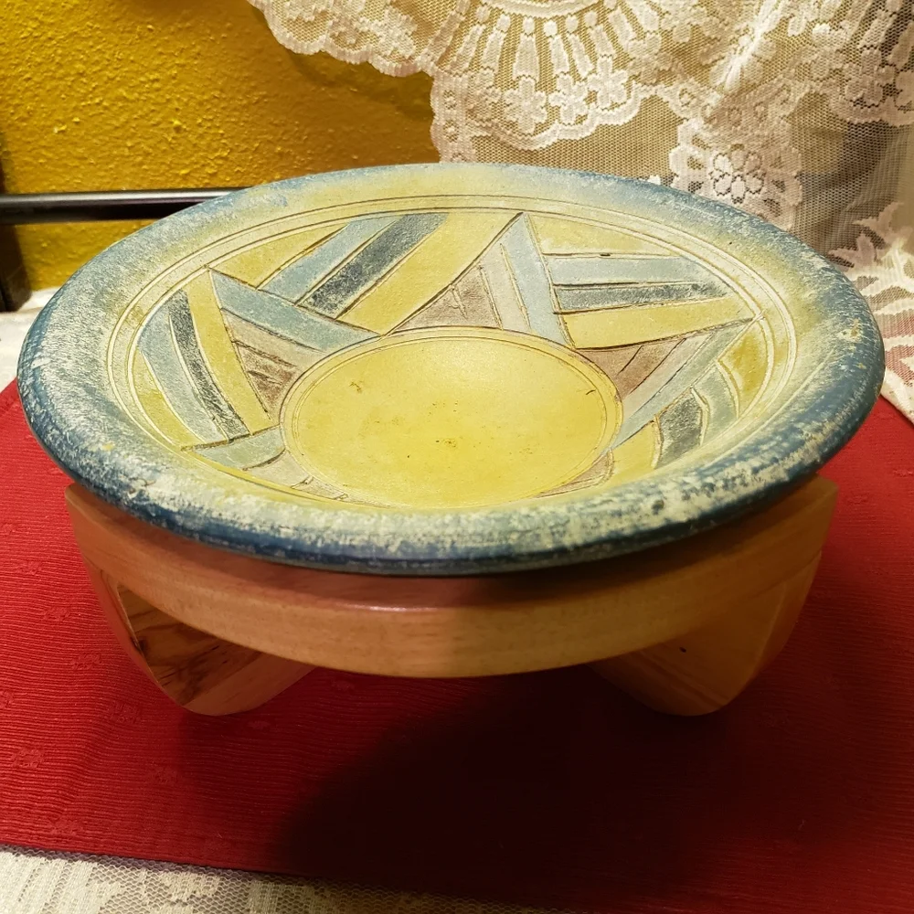 Vtg Heavy Ceramic Etched Bowl W/Wooden Stand